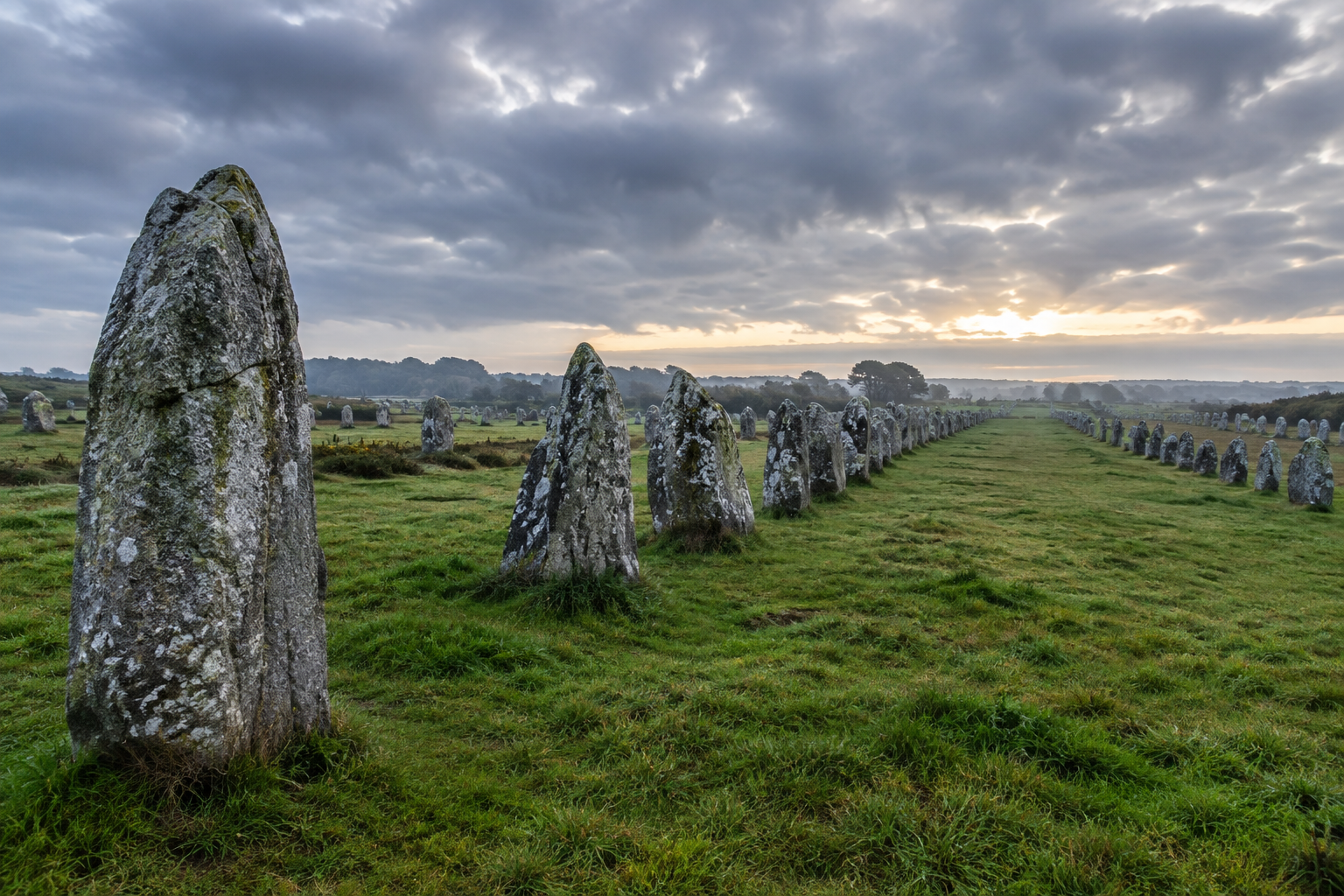 Pedras de Carnac: o maior conjunto megalítico do mundo